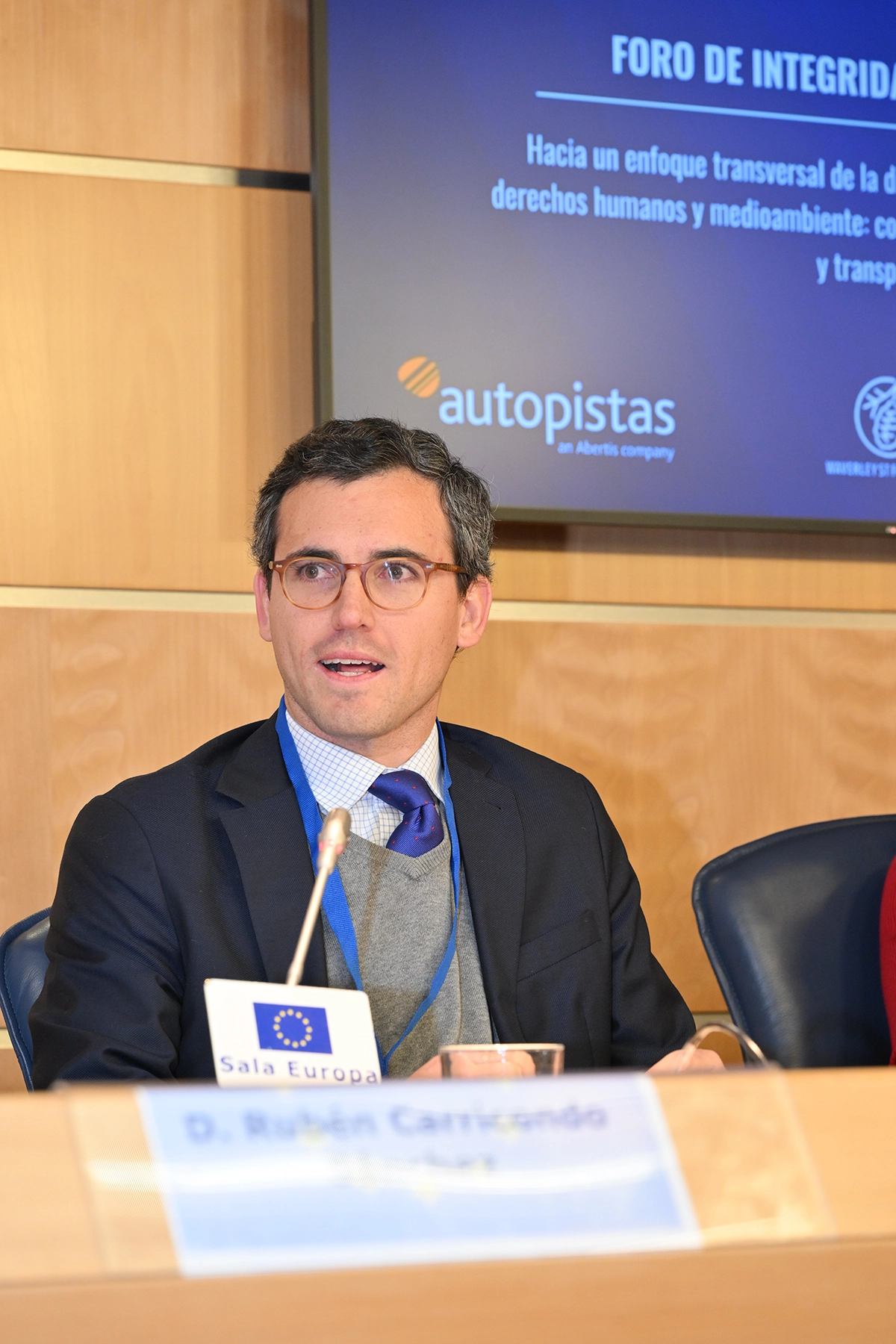 JORNADA "HACIA UN ENFOQUE INTEGRAL Y TRANSVERSAL DE LA DILIGENCIA DEBIDA EN MATERIA ANTICORRUPCIÓN, DERECHOS HUMANOS Y MEDIOAMBIENTE: CONSTRUYENDO UN FUTURO ÉTICO"
