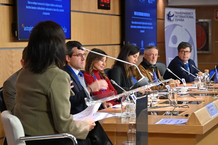 JORNADA "HACIA UN ENFOQUE INTEGRAL Y TRANSVERSAL DE LA DILIGENCIA DEBIDA EN MATERIA ANTICORRUPCIÓN, DERECHOS HUMANOS Y MEDIOAMBIENTE: CONSTRUYENDO UN FUTURO ÉTICO"