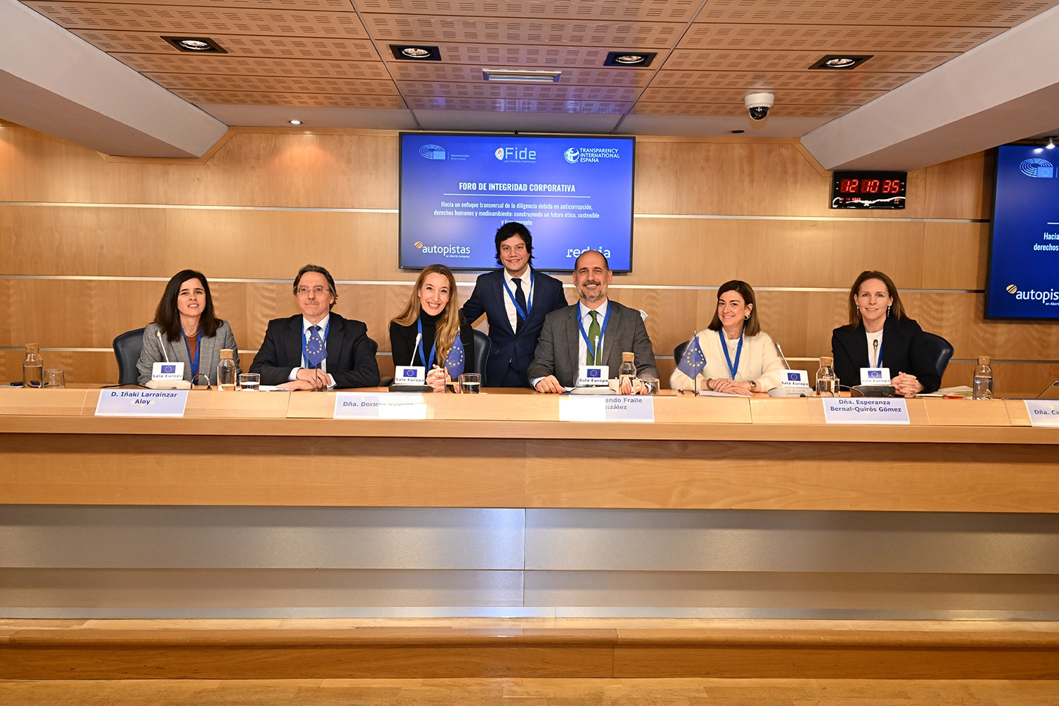 JORNADA "HACIA UN ENFOQUE INTEGRAL Y TRANSVERSAL DE LA DILIGENCIA DEBIDA EN MATERIA ANTICORRUPCIÓN, DERECHOS HUMANOS Y MEDIOAMBIENTE: CONSTRUYENDO UN FUTURO ÉTICO"