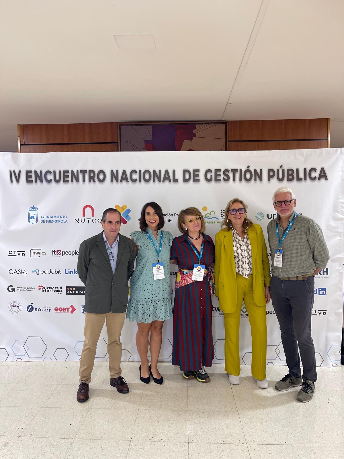 Representantes de Transparency International España con otros participantes en el IV Encuentro Nacional de Gestión Pública de Fuengirola