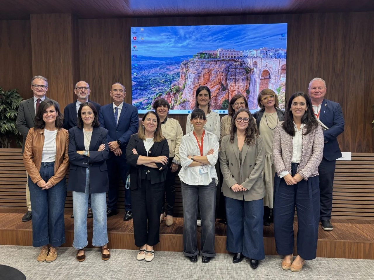 Ponentes, organizadores y participantes de la jornada «La participación de la sociedad civil en el ámbito parlamentario» en la Universidad CEU Cardenal Herrera